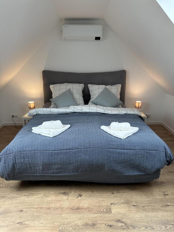 Kapellmeister Apartment: 4 Ac Bedrooms, Smart Tv & Big Sofa * Magdeburg