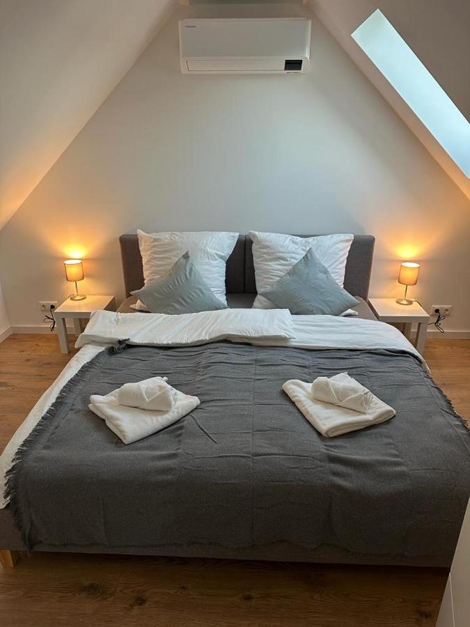 Kapellmeister Apartment: 4 Ac Bedrooms, Smart Tv & Big Sofa *