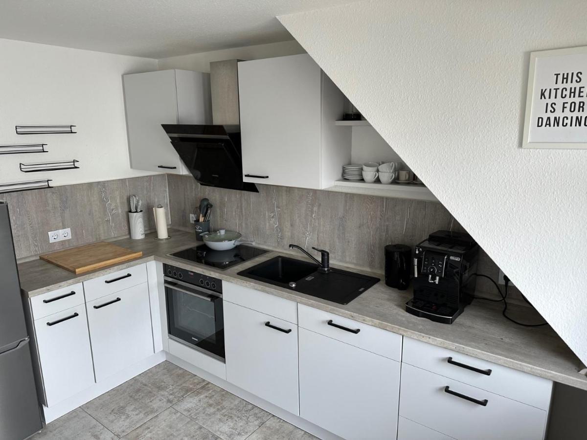 Kapellmeister Apartment: 4 Ac Bedrooms, Smart Tv & Big Sofa *