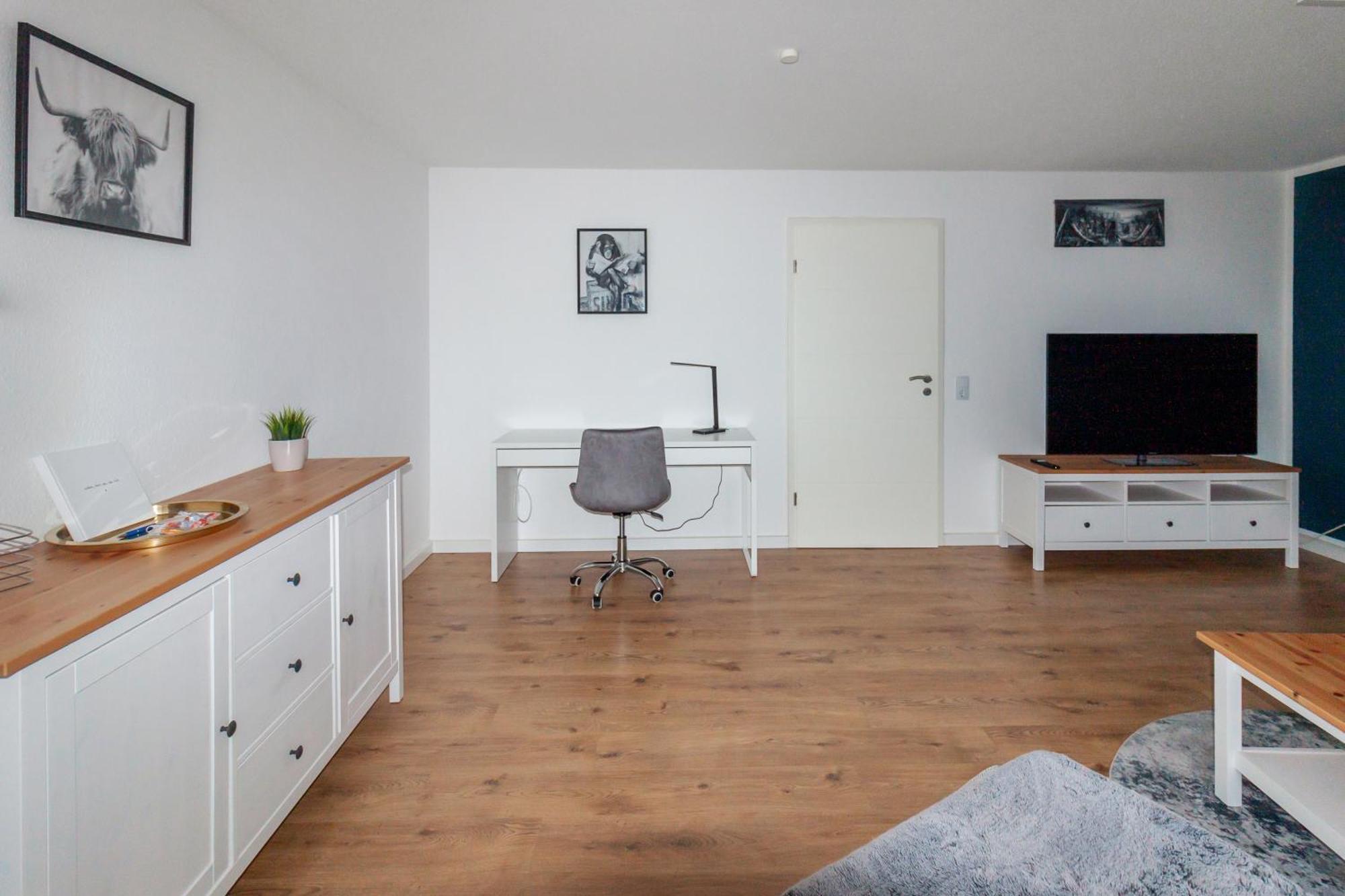 Kapellmeister Apartment: 4 Ac Bedrooms, Smart Tv & Big Sofa Apartment