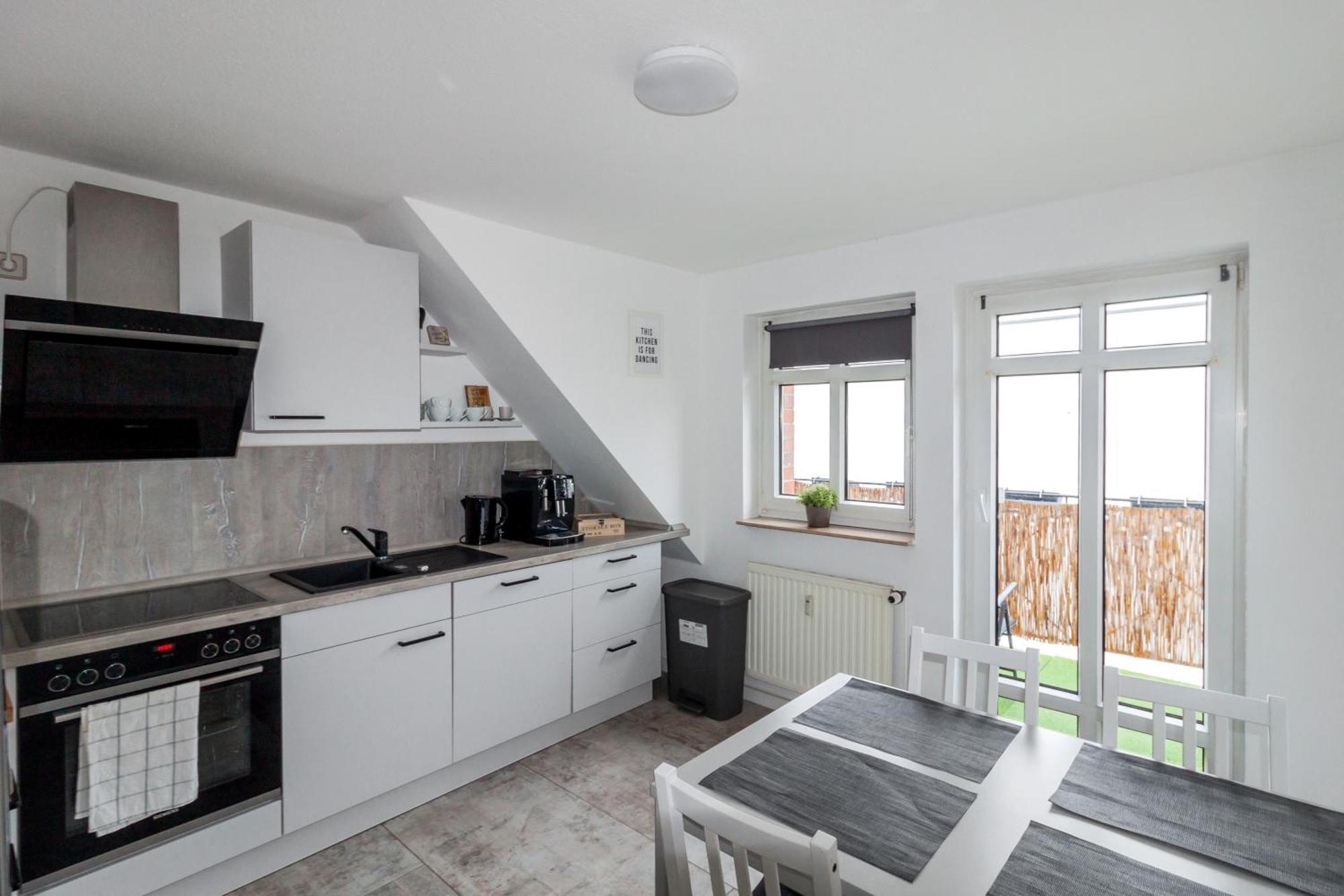 Kapellmeister Apartment: 4 Ac Bedrooms, Smart Tv & Big Sofa *