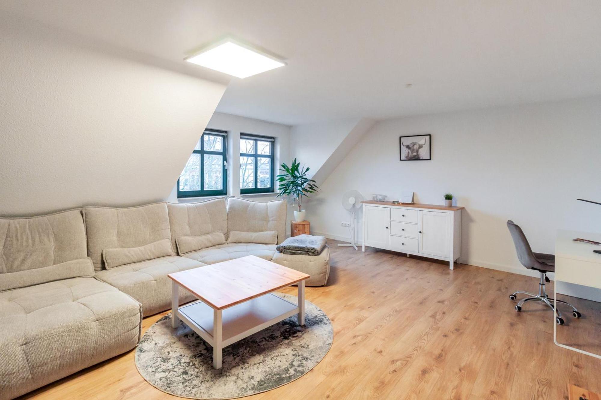 Kapellmeister Apartment: 4 Ac Bedrooms, Smart Tv & Big Sofa Apartment