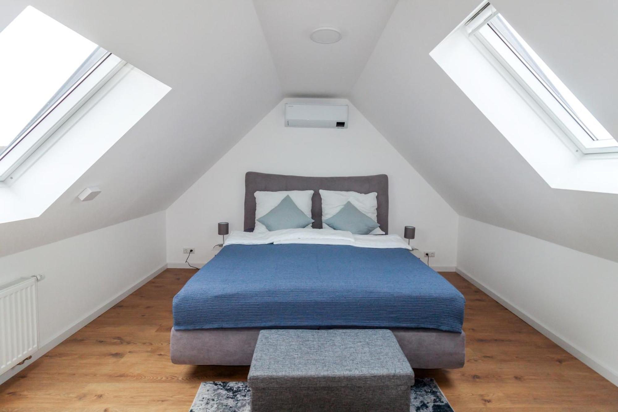 Kapellmeister Apartment: 4 Ac Bedrooms, Smart Tv & Big Sofa