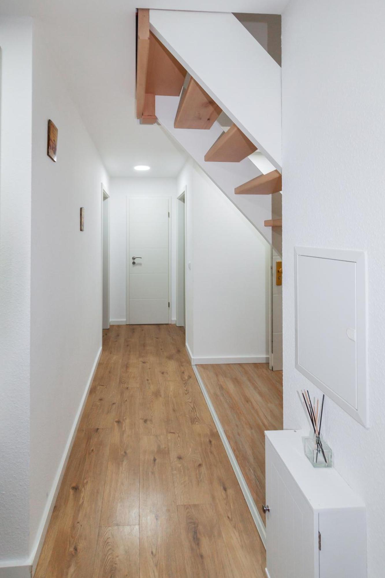 Kapellmeister Apartment: 4 Ac Bedrooms, Smart Tv & Big Sofa *