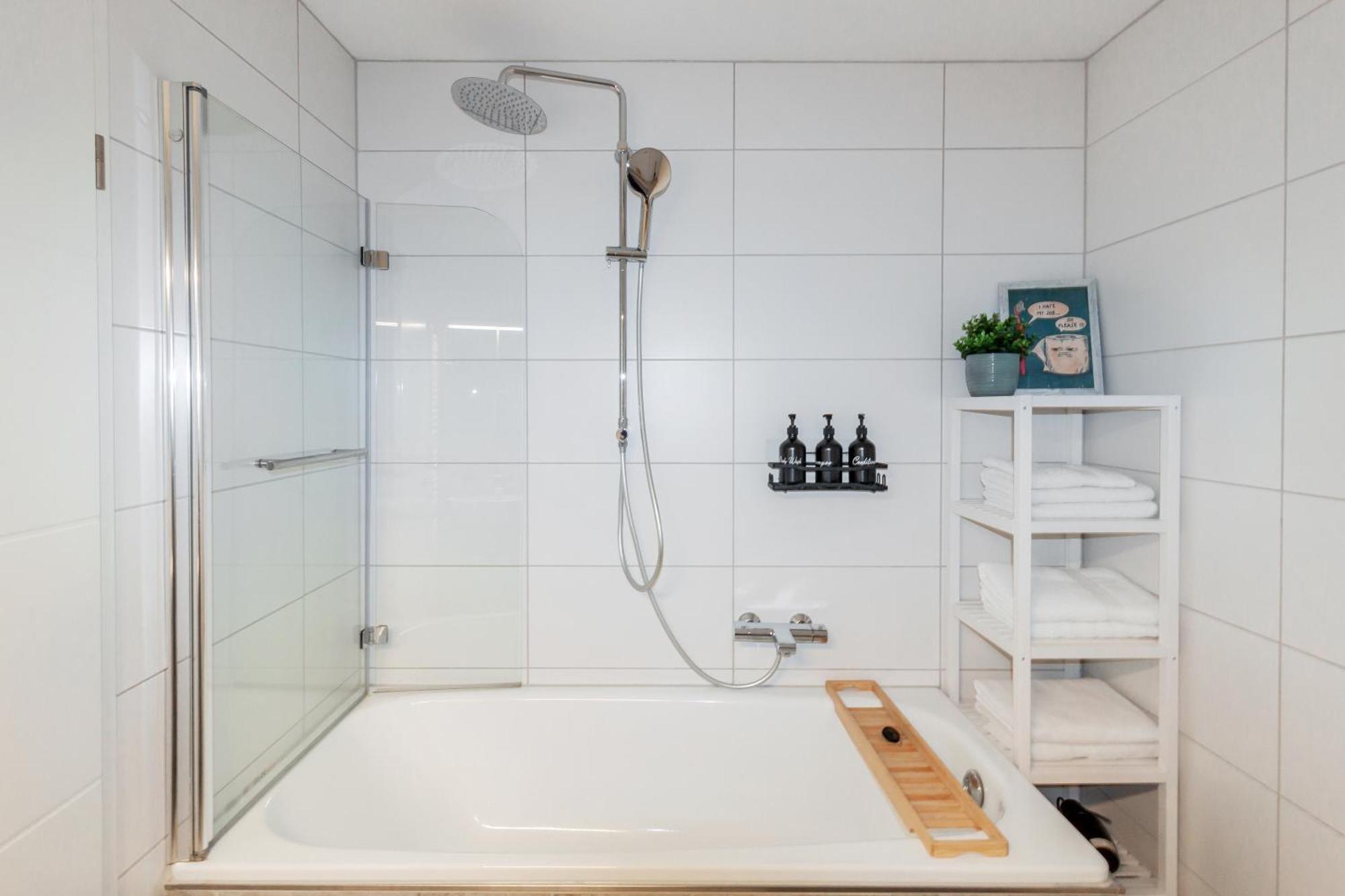 Kapellmeister Apartment: 4 Ac Bedrooms, Smart Tv & Big Sofa Apartment *